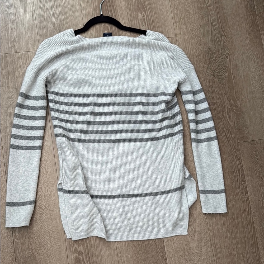 GAP Light Gray Textured Sweater - Picture 4 of 5